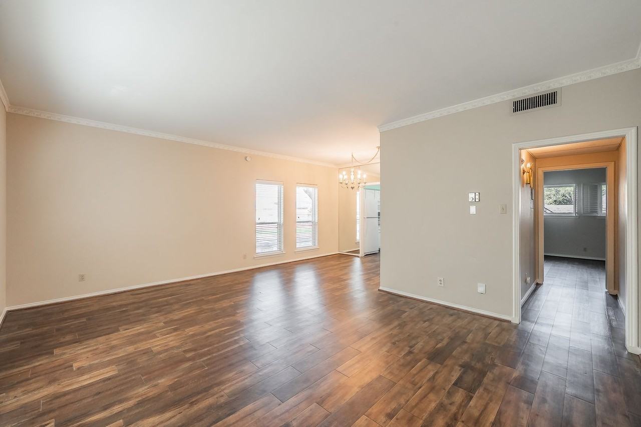 4312 Bellaire Dr S #127 - Photo 3 of 23