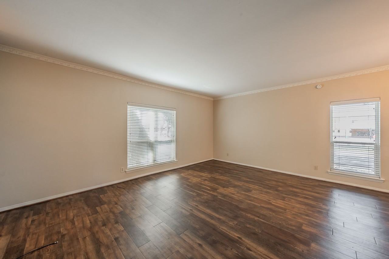 4312 Bellaire Dr S #127 - Photo 6 of 23
