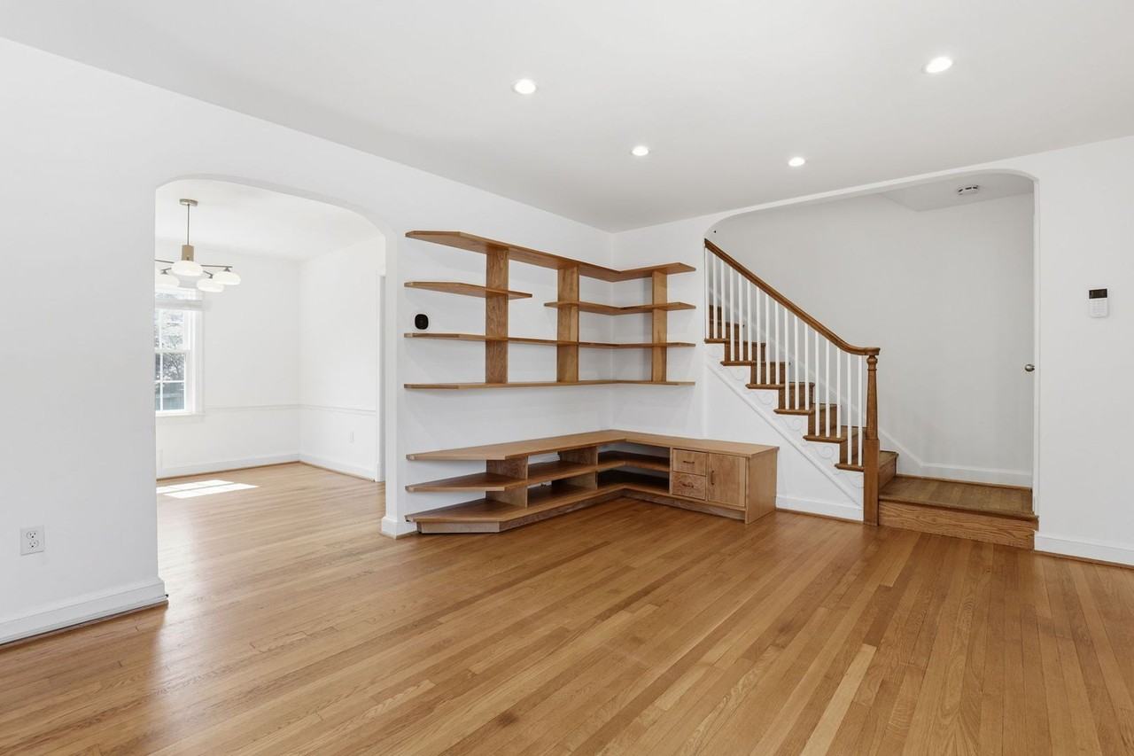 618 Wayne Ave - Photo 5 of 33