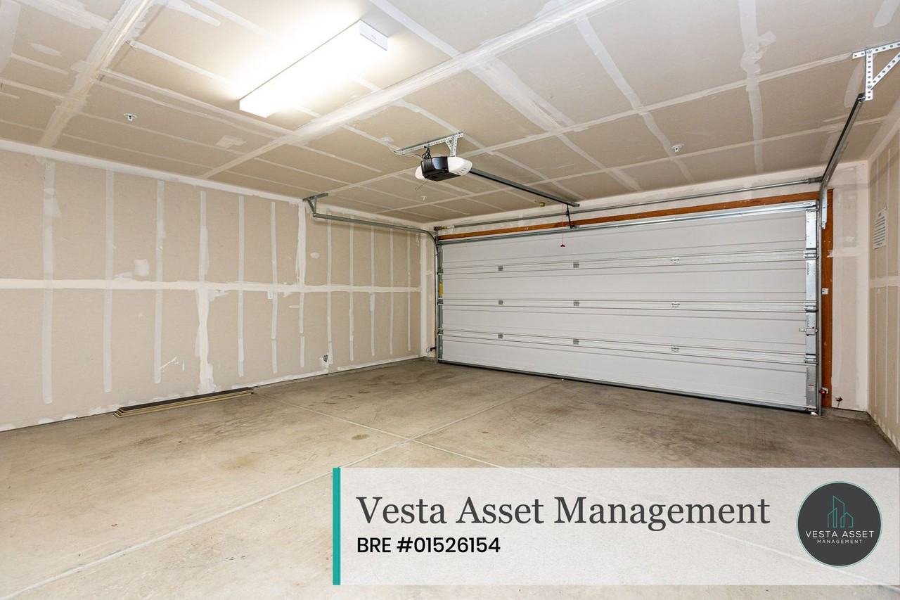 2831 Tradewind Ct - Photo 4 of 22