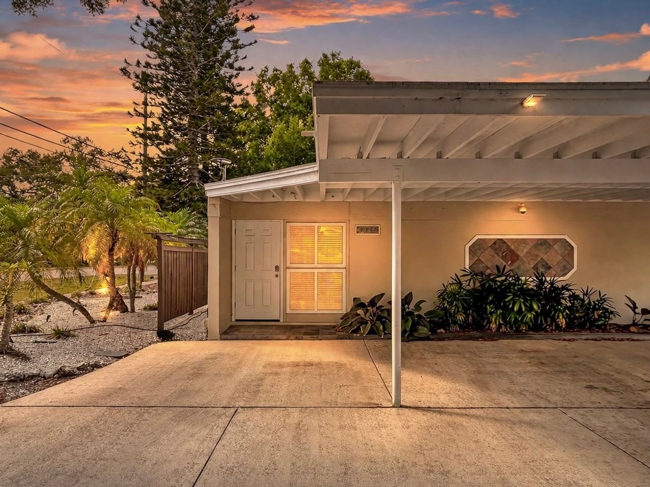 1626 Pine St - Photo 3 of 17