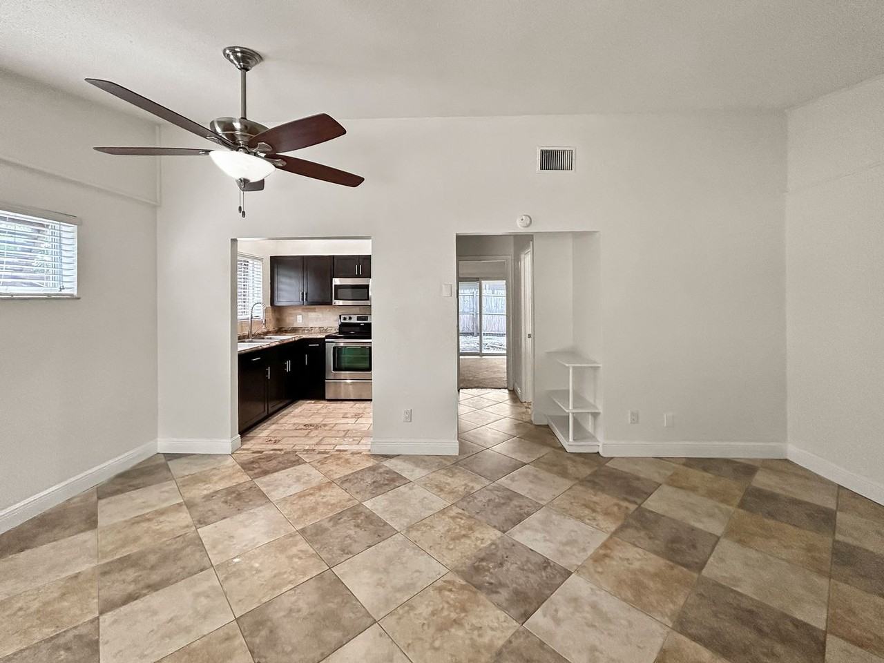 1626 Pine St - Photo 7 of 17