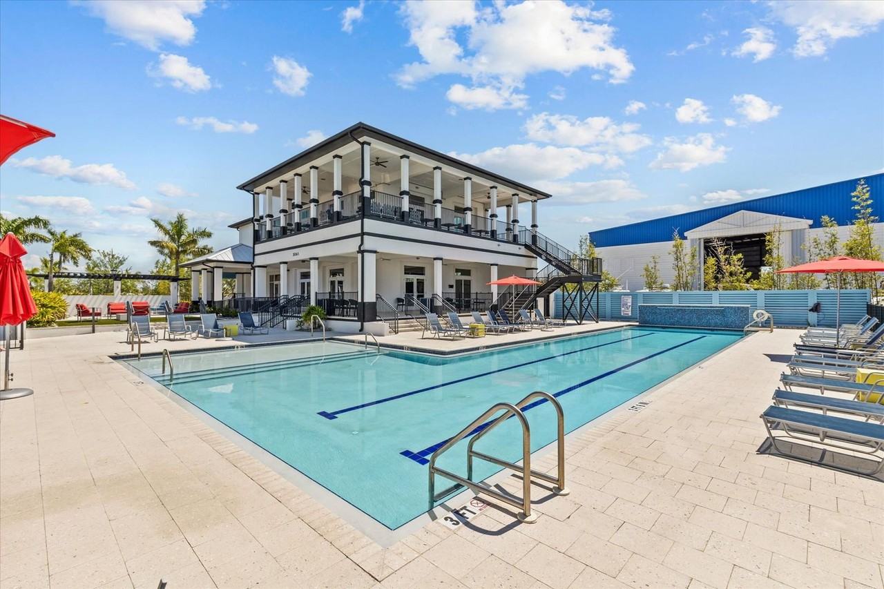 916 Seagrape Dr - Photo 3 of 50