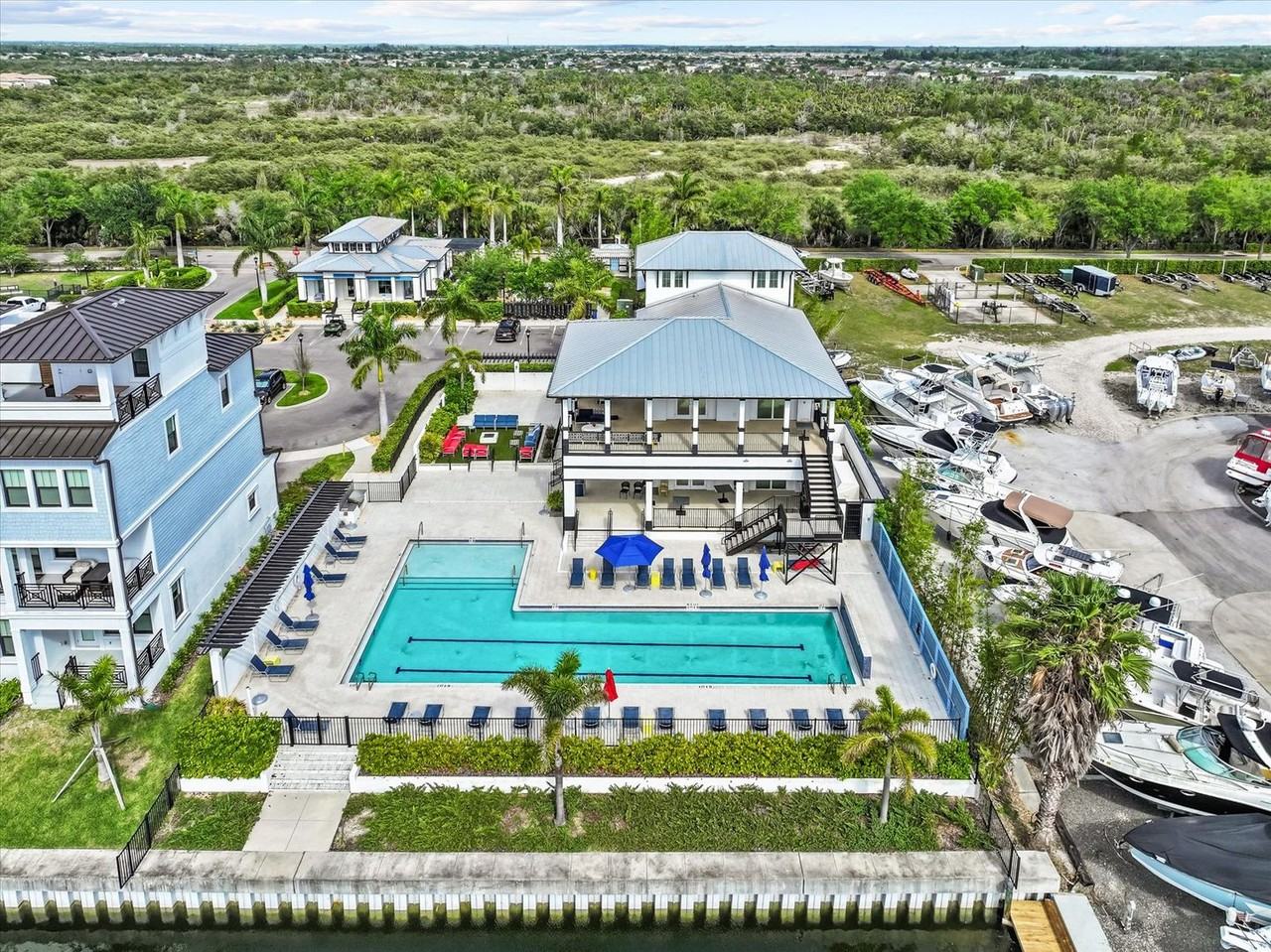 916 Seagrape Dr - Photo 5 of 50