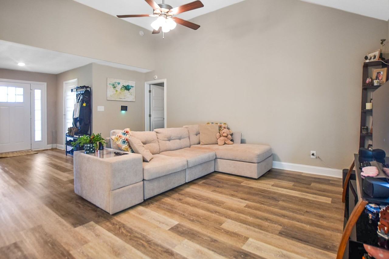 1217 Cardinal Creek Dr - Photo 3 of 16