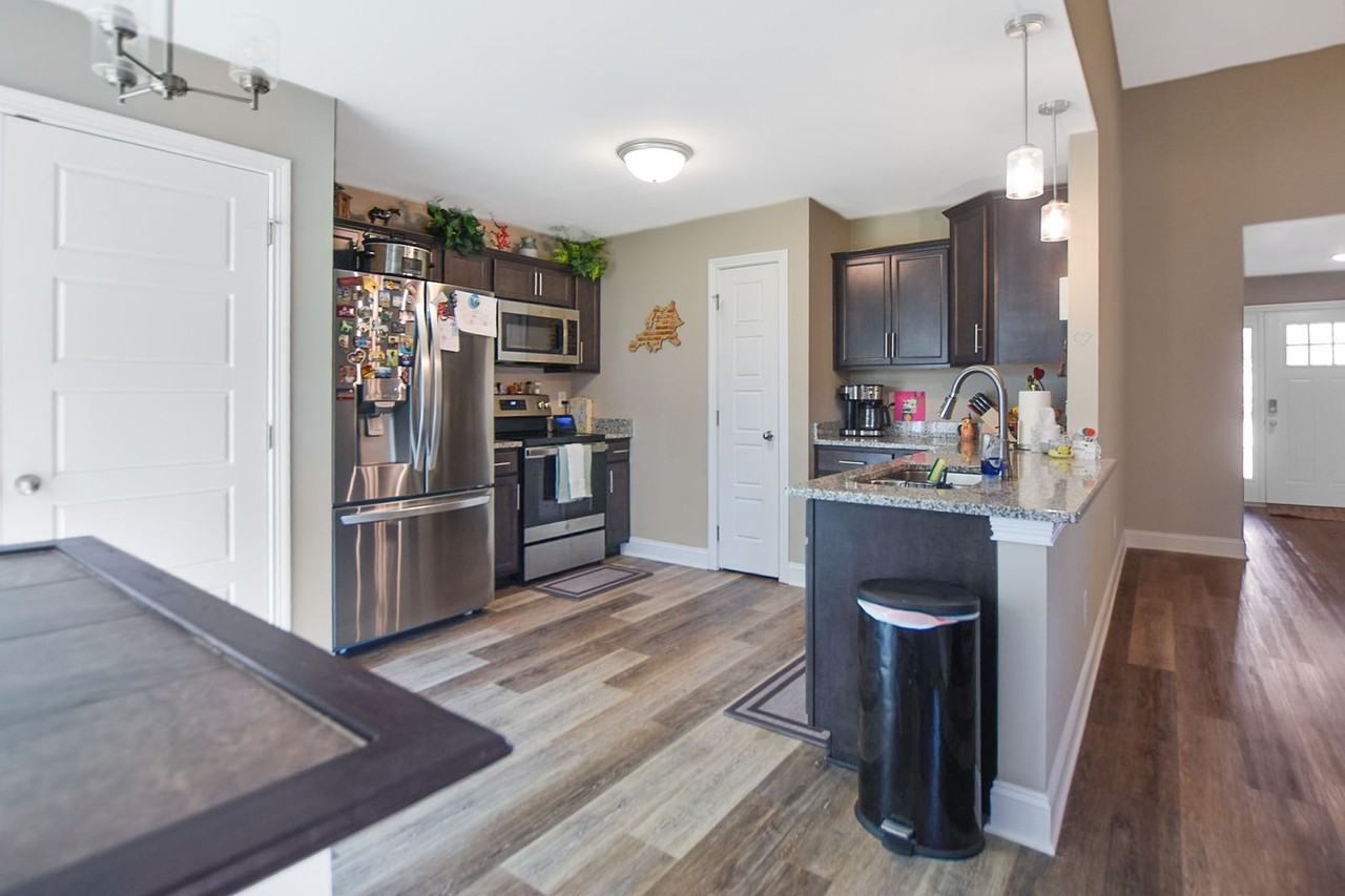 1217 Cardinal Creek Dr - Photo 5 of 16