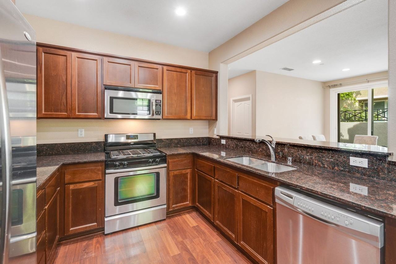 205 Monet Ln - Photo 3 of 40