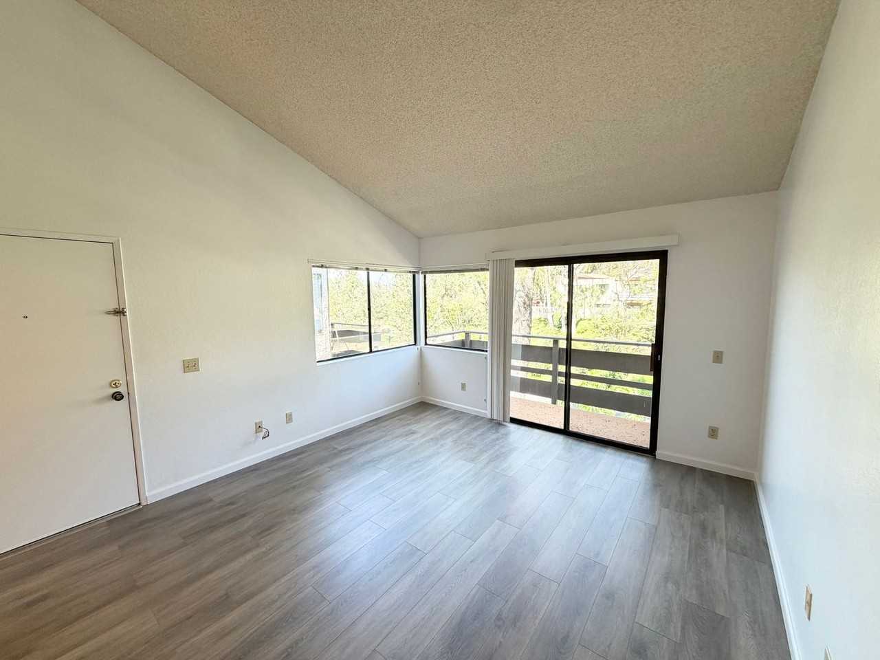 22734 Lakeway Dr #350 - Photo 2 of 13