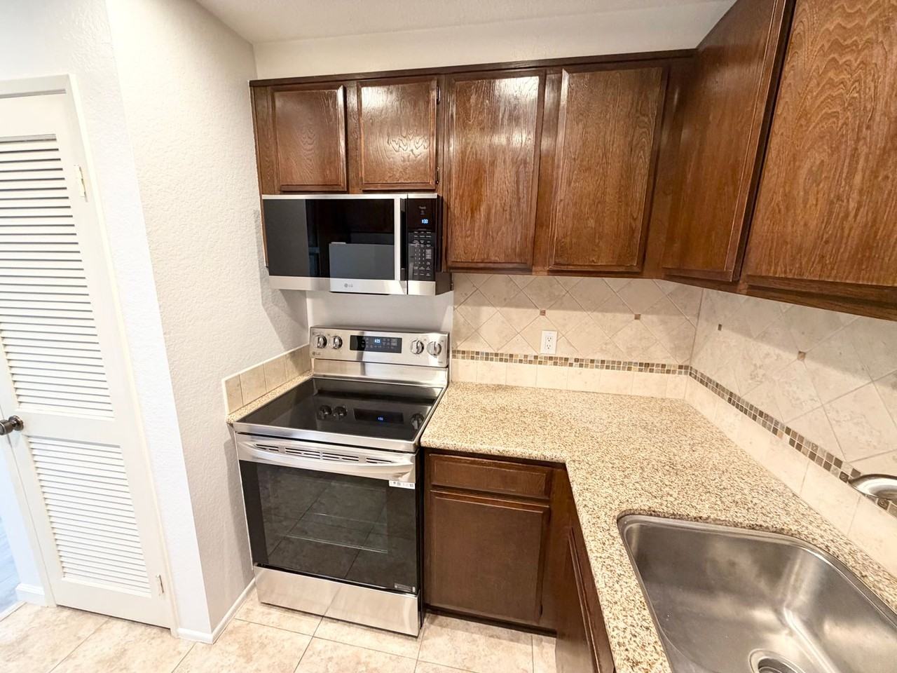 22734 Lakeway Dr #350 - Photo 7 of 13