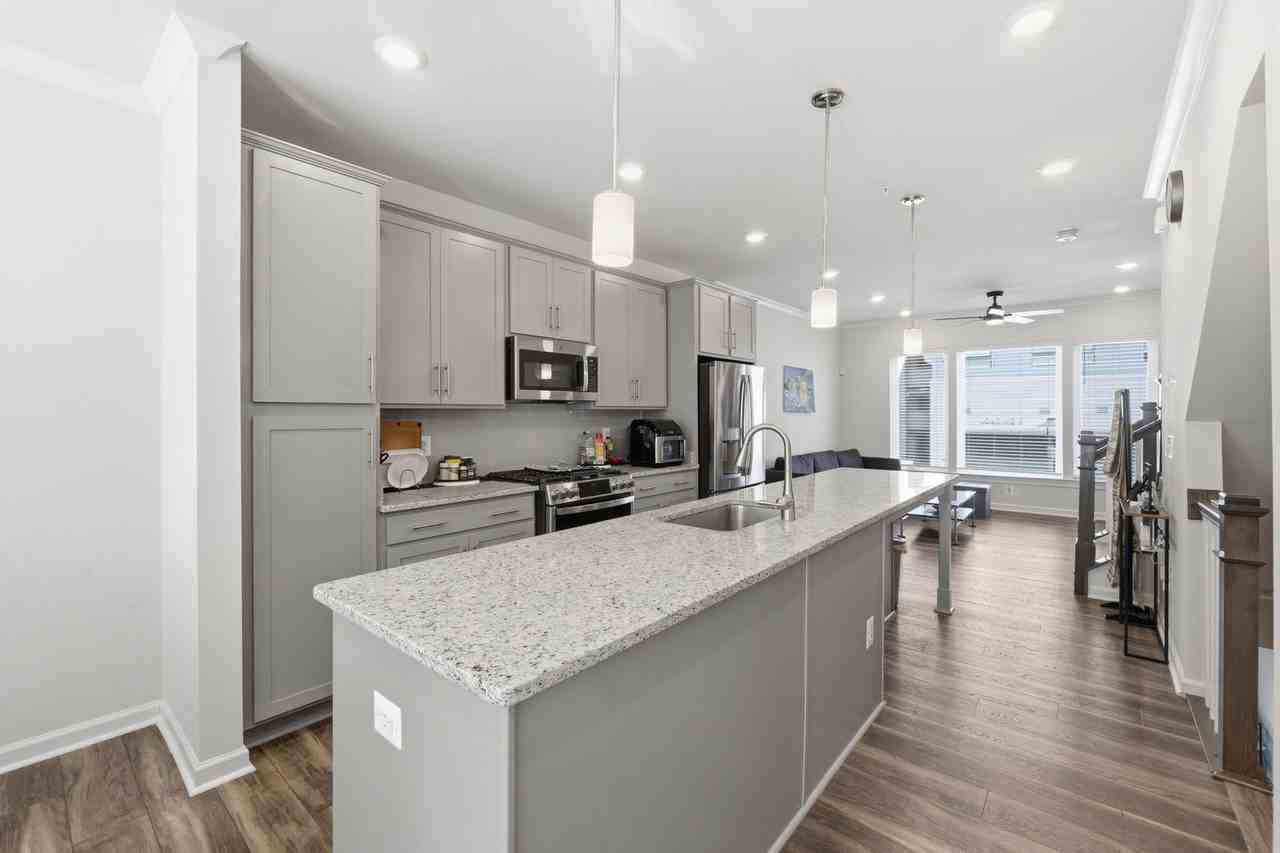 16122 Columbus Ave - Photo 2 of 33