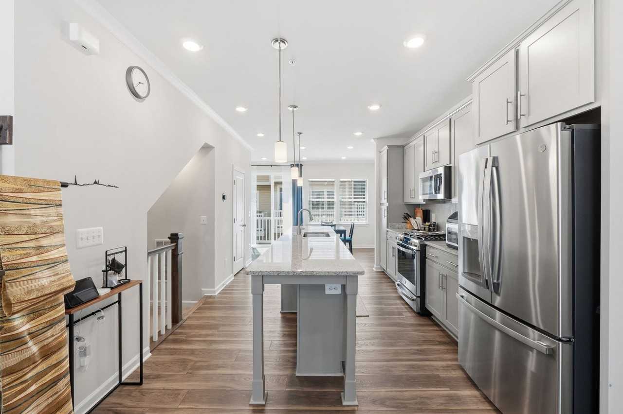 16122 Columbus Ave - Photo 5 of 33