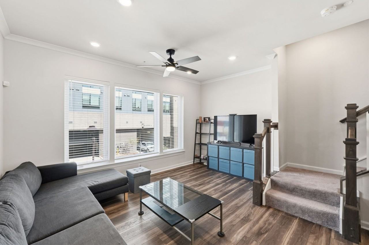 16122 Columbus Ave - Photo 6 of 33