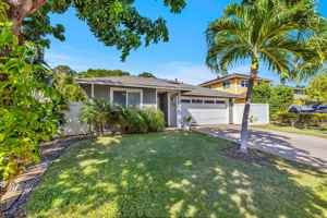 featured image of 210 Luakaha Cir