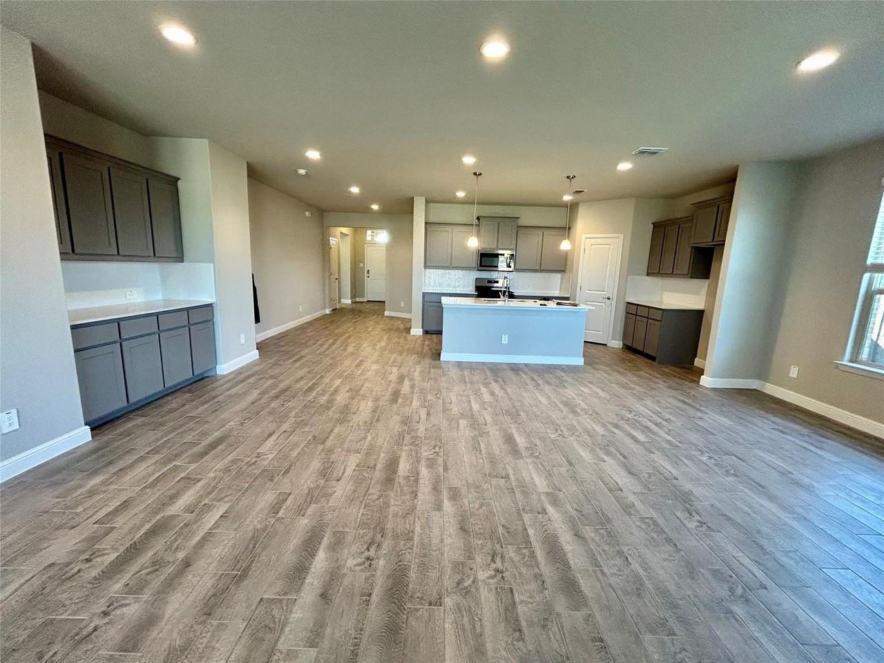 16012 Bronte Ln - Photo 3 of 22