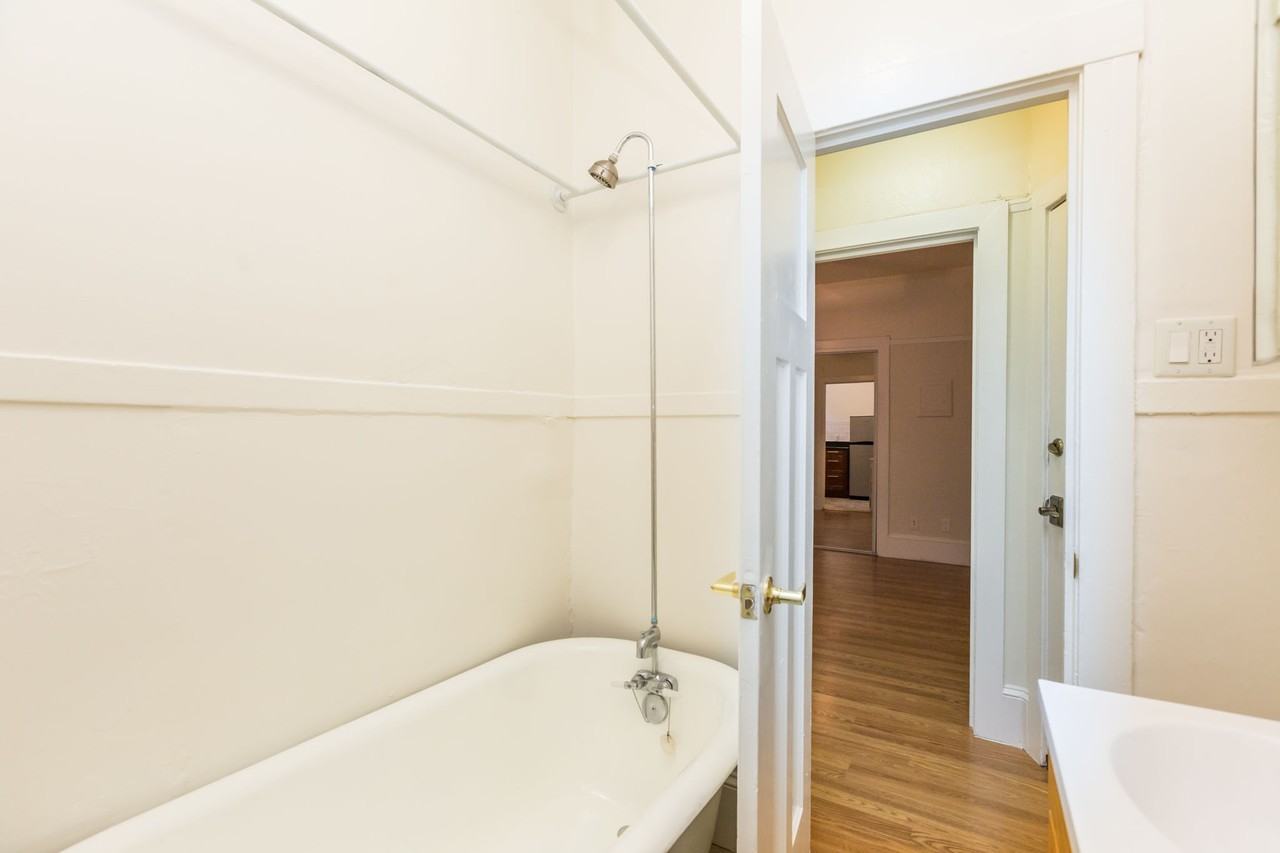 Vue De Lac Apartments - Photo 5 of 50