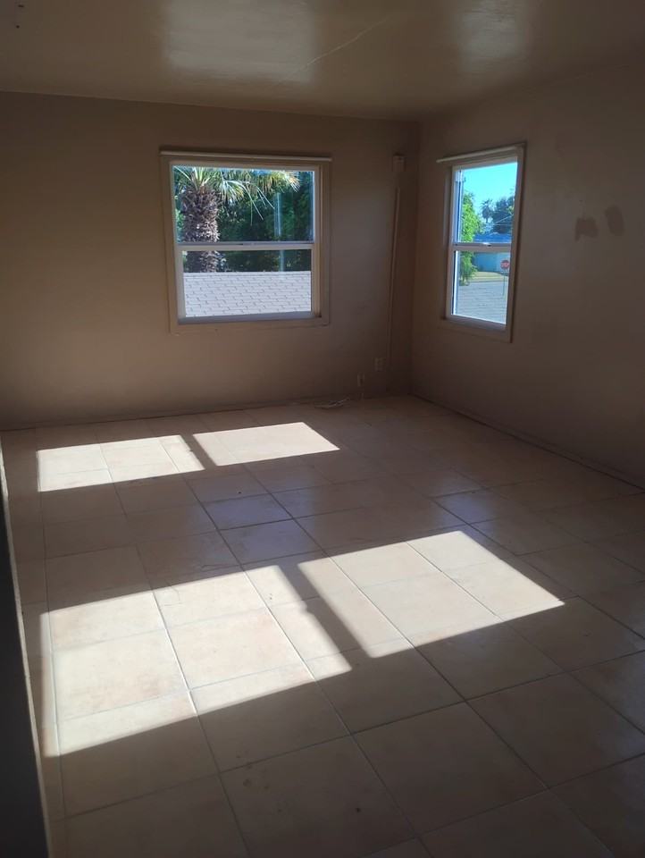320 N H St #320-1-2 - Photo 2 of 8