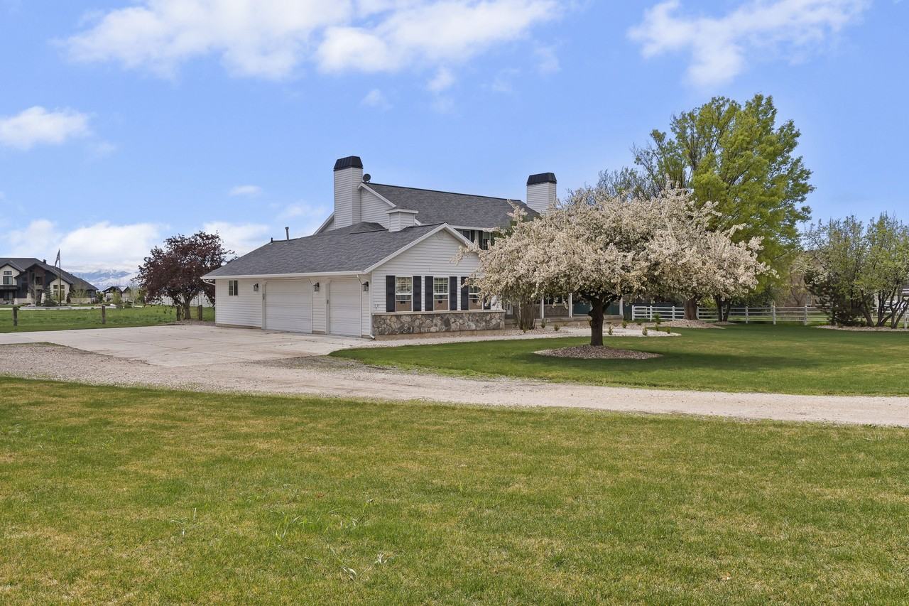 3645 W Gentile St #1 - Photo 3 of 31