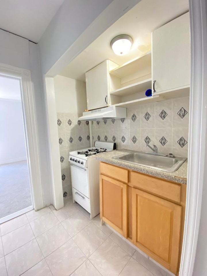 904 2nd Ave - Photo 5 of 9