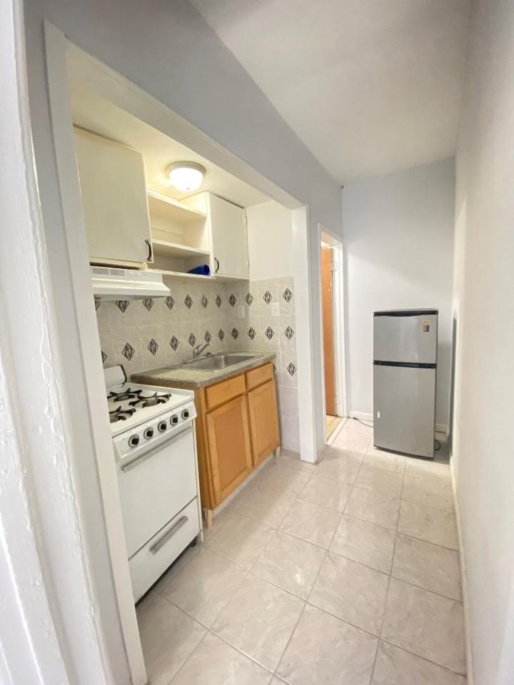 904 2nd Ave - Photo 6 of 9