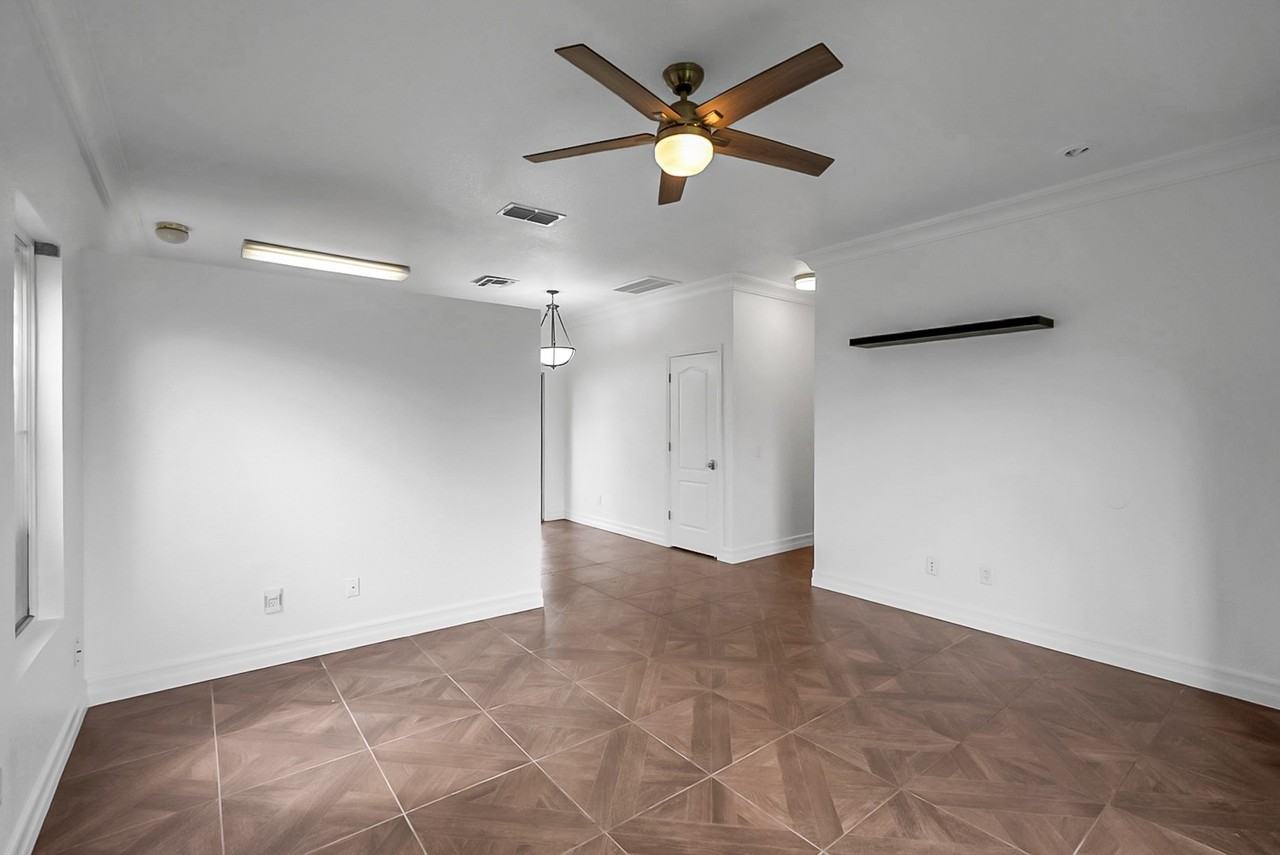 709 Palmer Pl - Photo 3 of 20