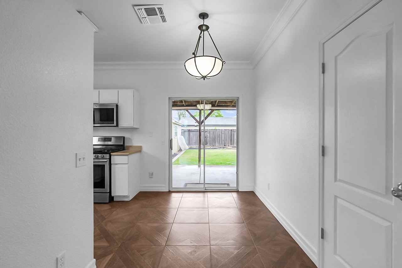 709 Palmer Pl - Photo 5 of 20