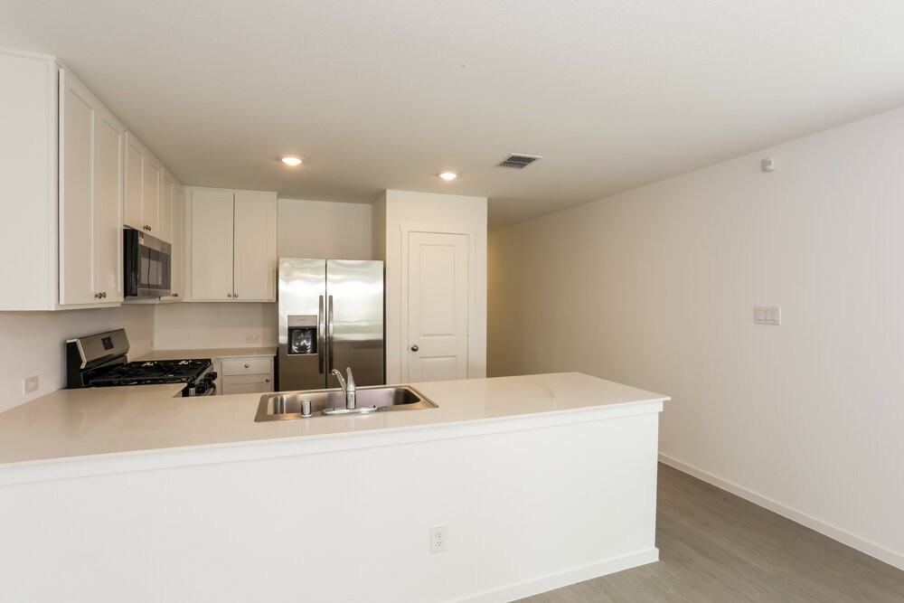 1725 Crossbill St - Photo 7 of 16