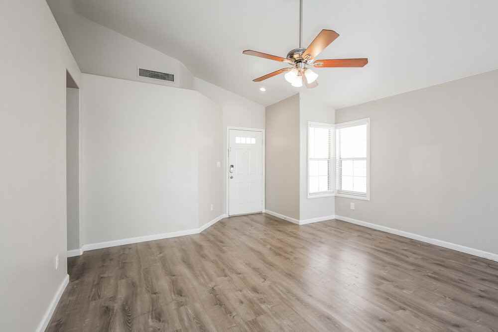 6040 Hidden Rock Dr - Photo 5 of 16