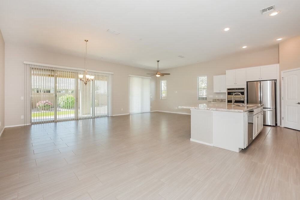 22507 E Munoz St - Photo 3 of 16