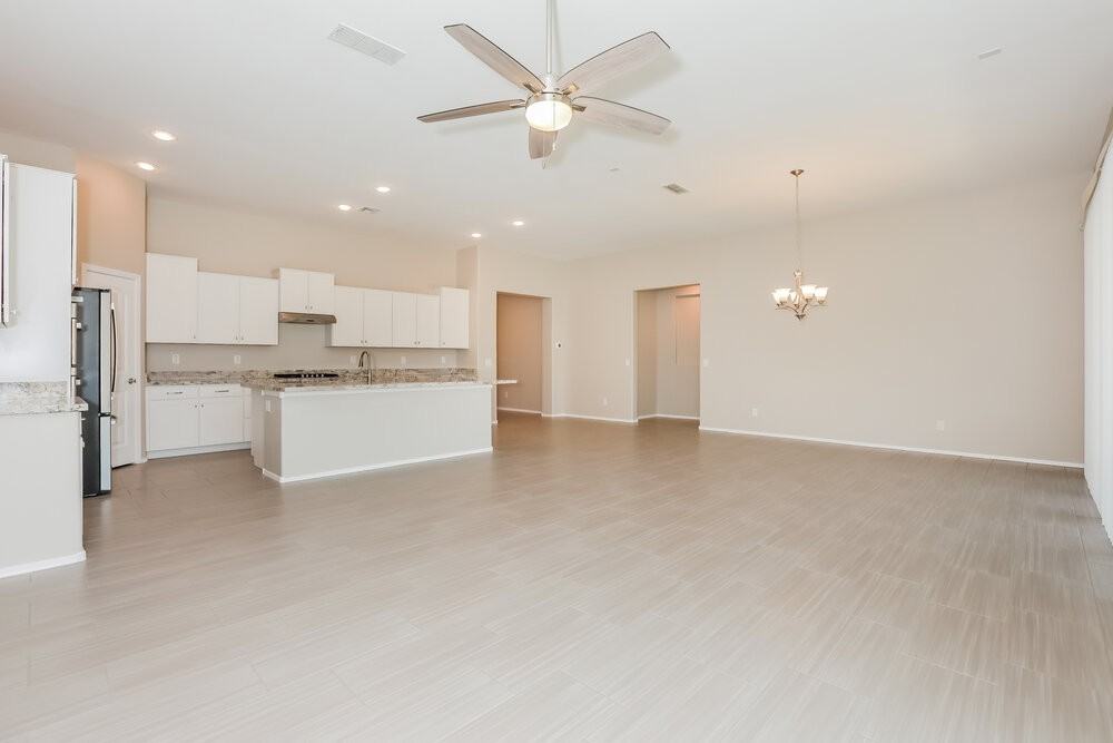 22507 E Munoz St - Photo 4 of 16