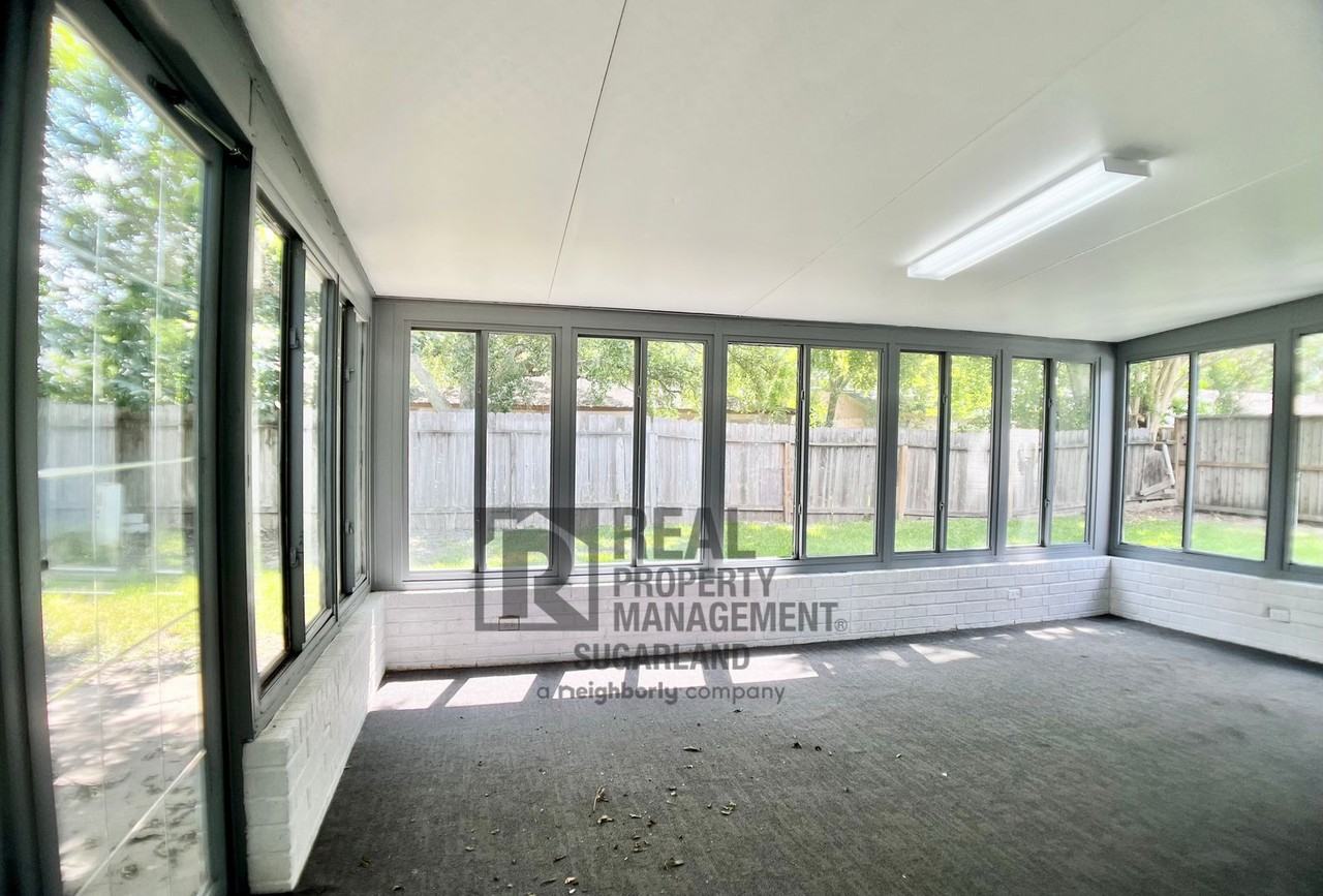 10527 Westedge Dr - Photo 7 of 28