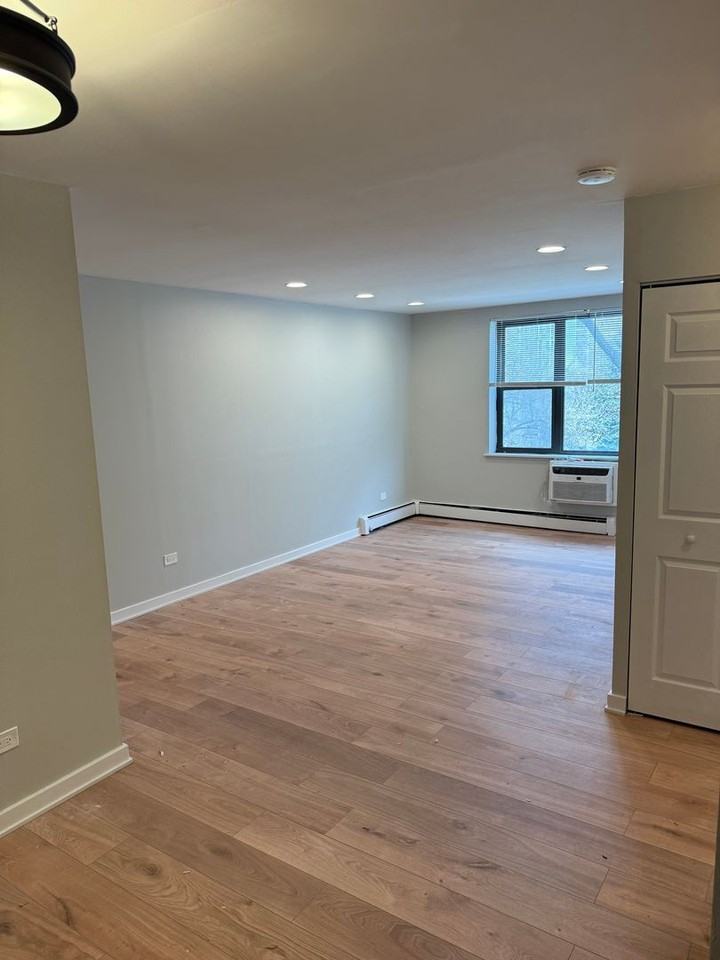 5750 N. Kenmore - Photo 2 of 10