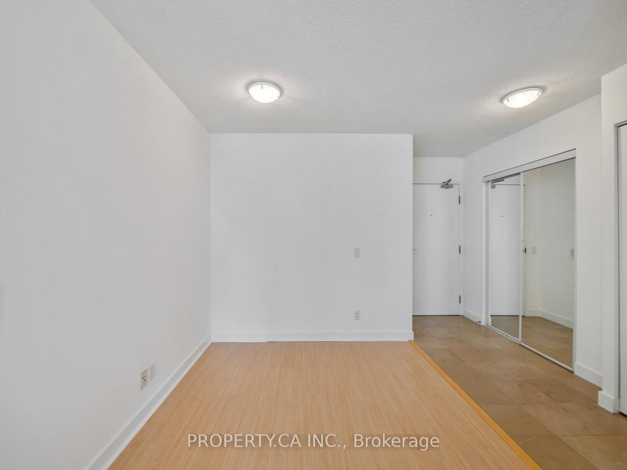 360 Front Street West - Photo 2 of 29