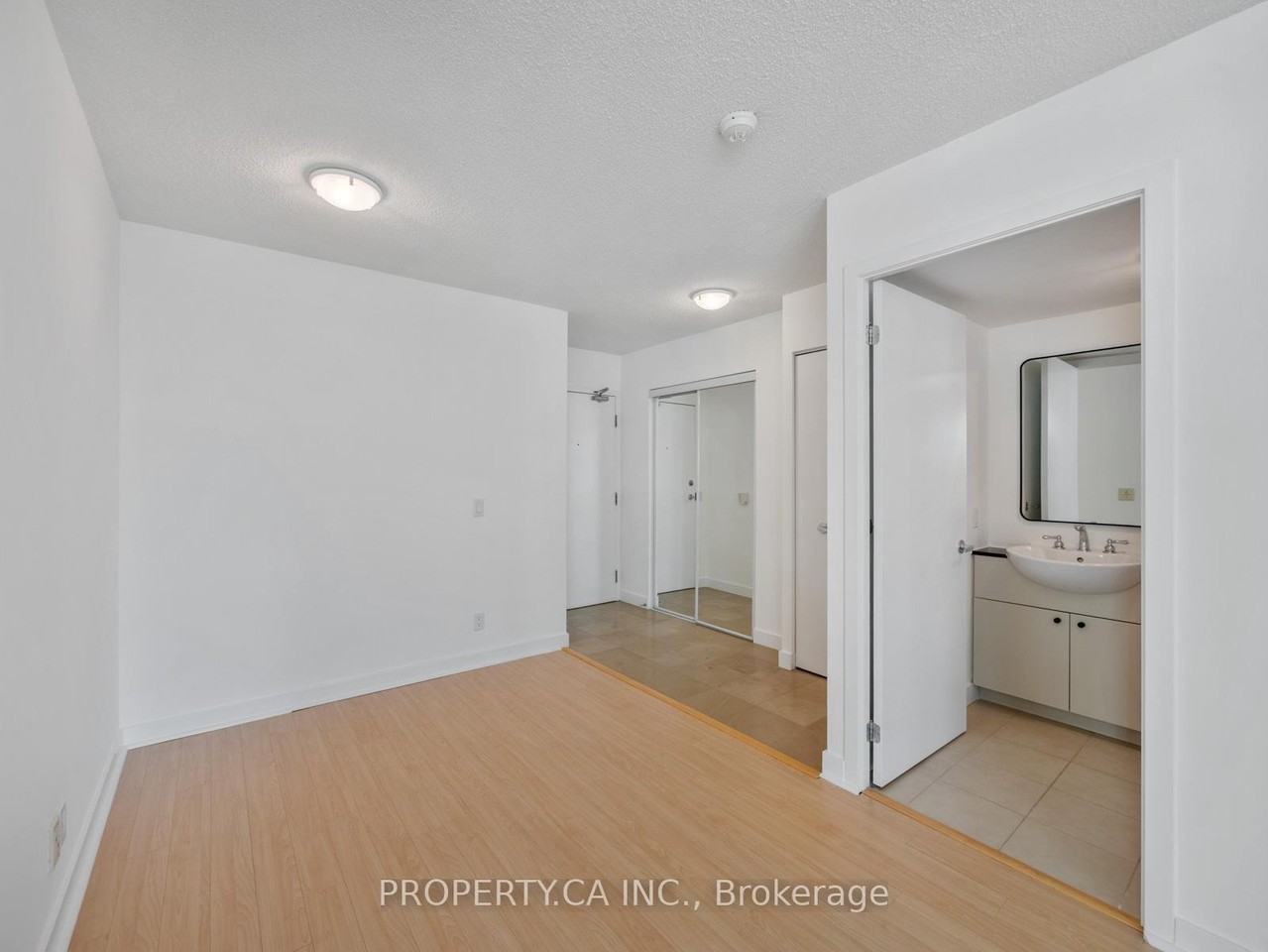 360 Front Street West - Photo 3 of 29