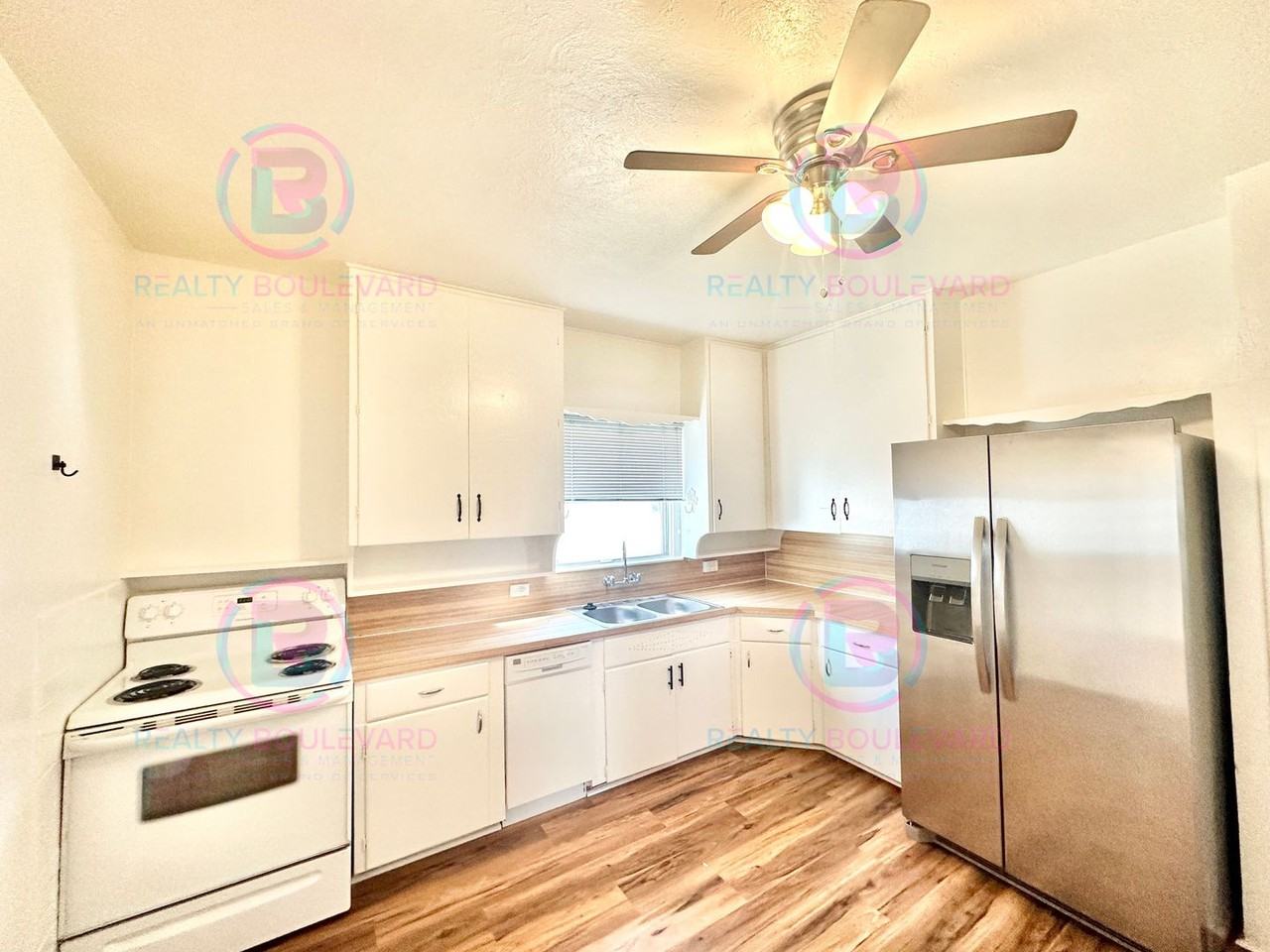 815 Jones St - Photo 2 of 22