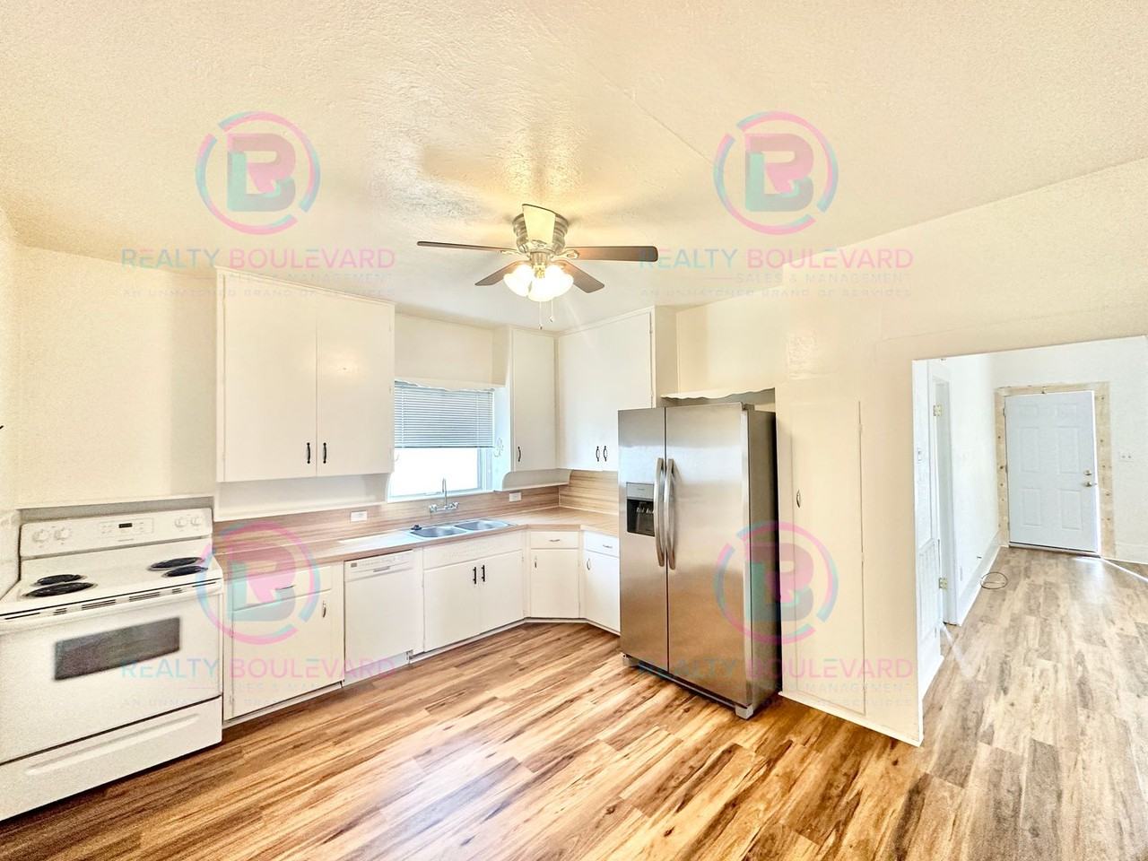 815 Jones St - Photo 3 of 22