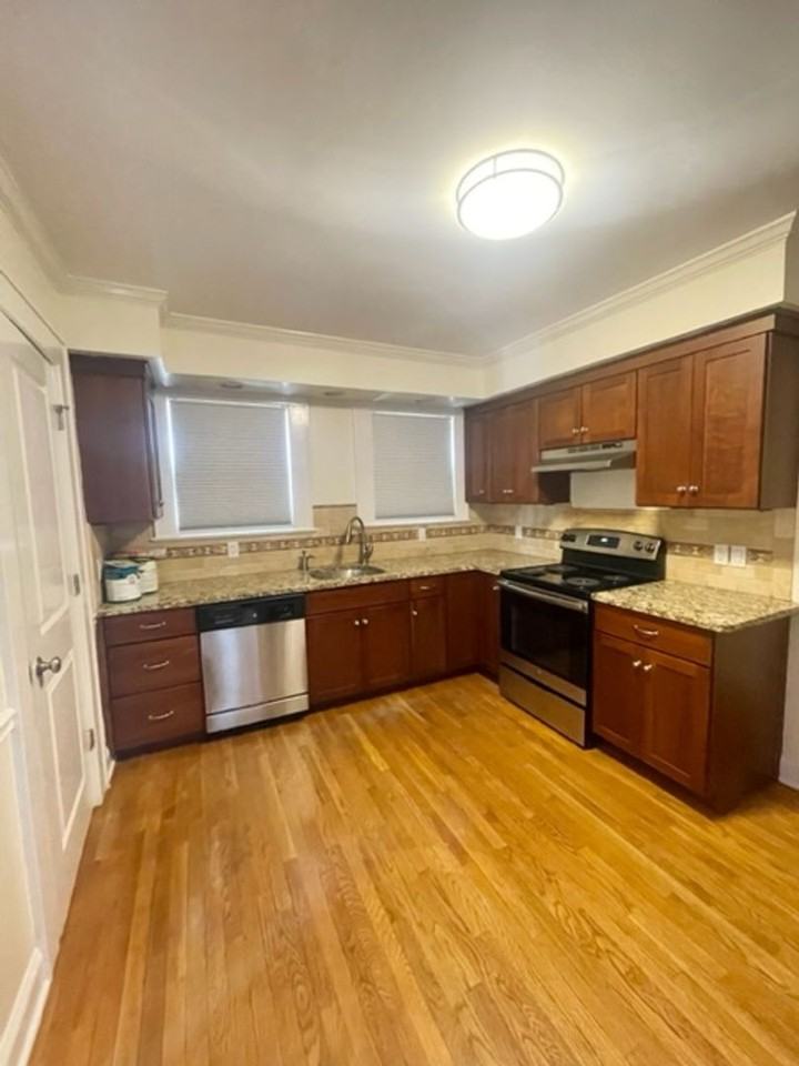 Fully Renovated Modern Apartments - Photo 4 of 24