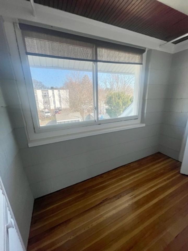 Fully Renovated Modern Apartments - Photo 6 of 24