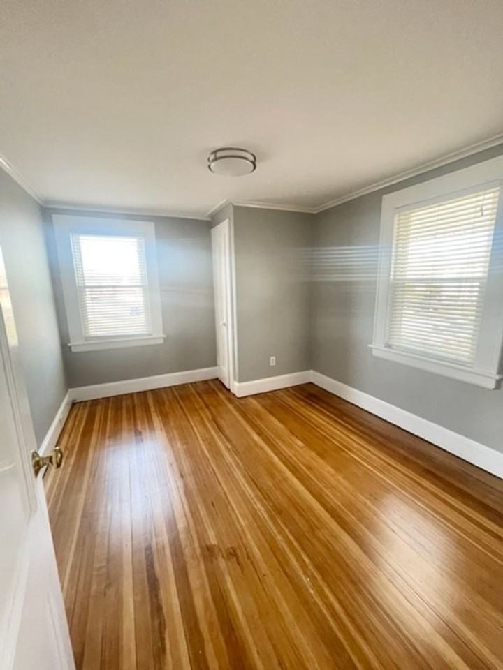 Fully Renovated Modern Apartments - Photo 7 of 24
