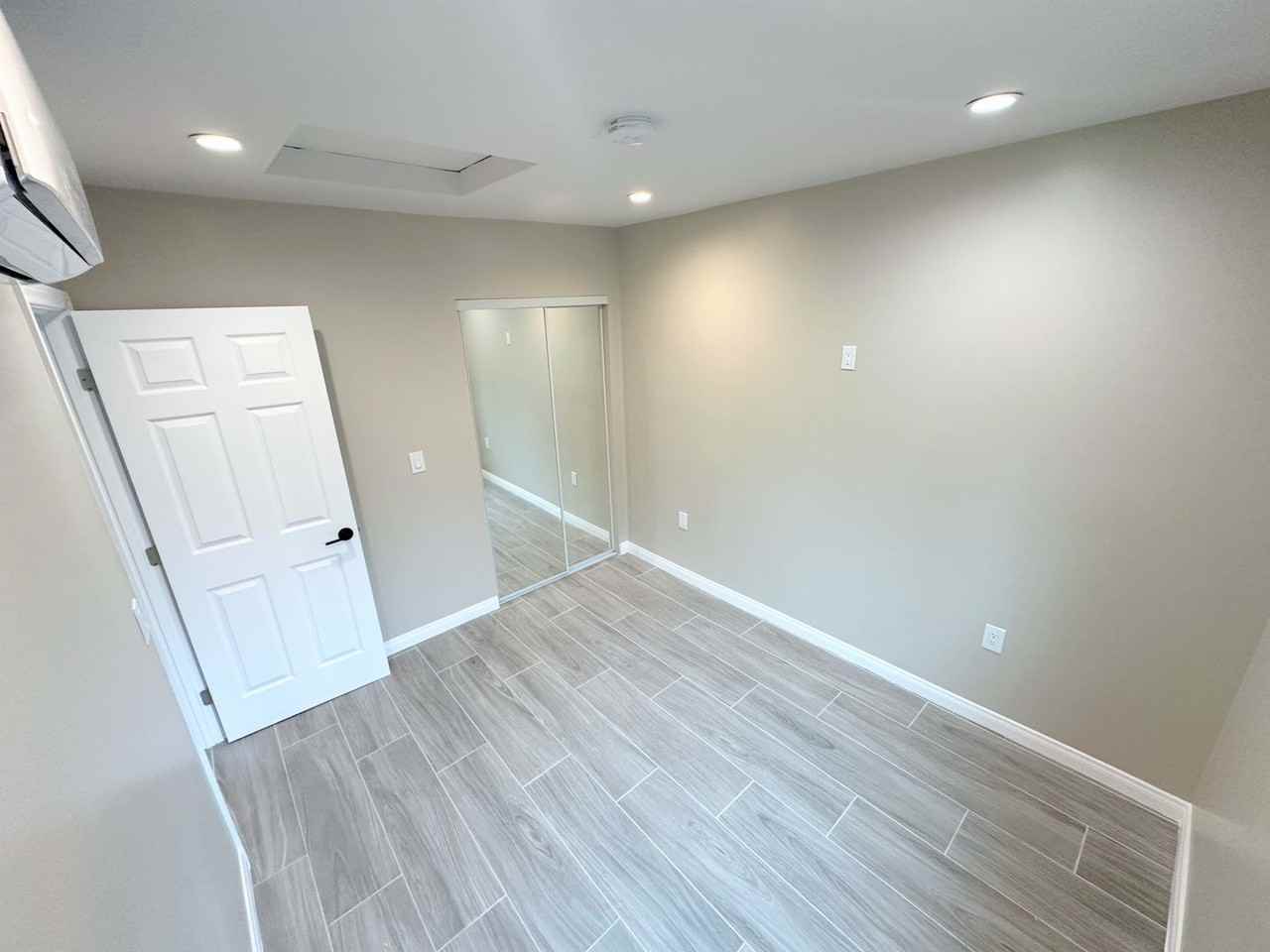 20235 Hartland St - Photo 7 of 10