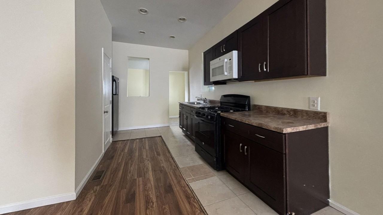 1829 N 28th St - Photo 4 of 29