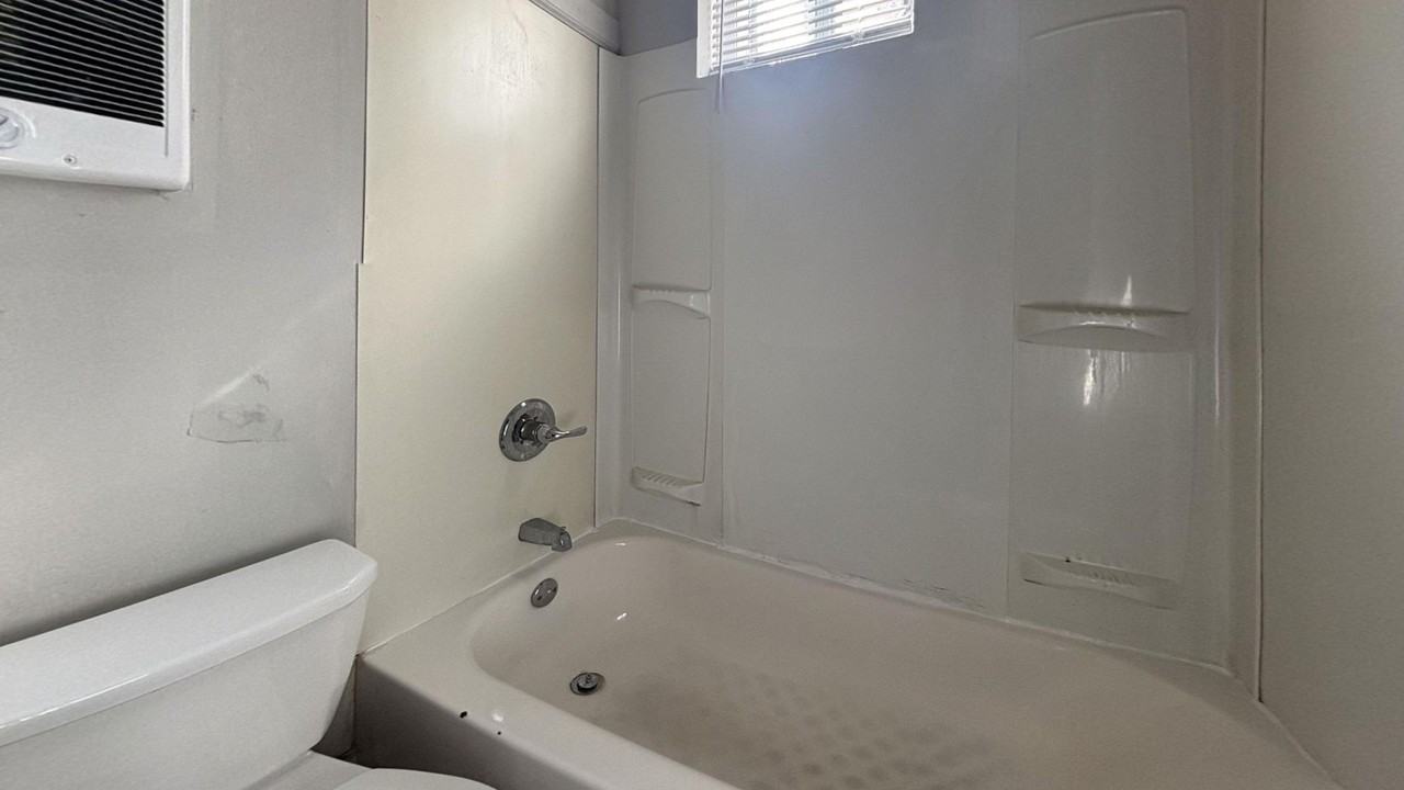 1038 W Orleans St - Photo 2 of 16