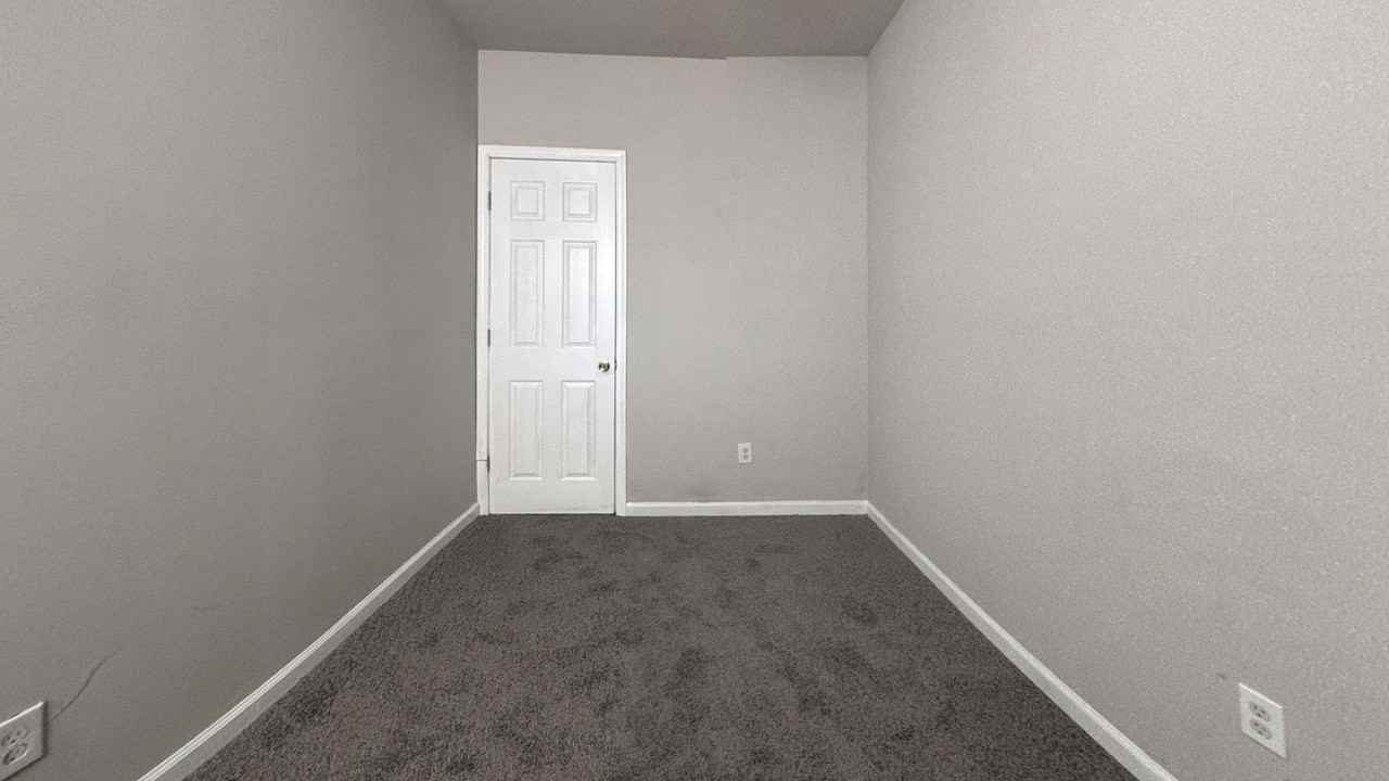 1038 W Orleans St - Photo 4 of 16