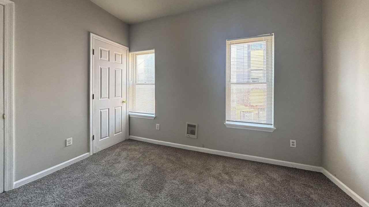 1038 W Orleans St - Photo 7 of 16