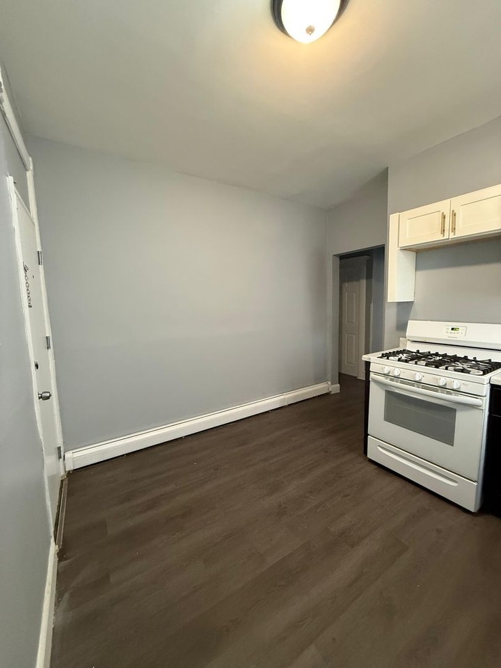 101 S 7th St - Photo 2 of 7