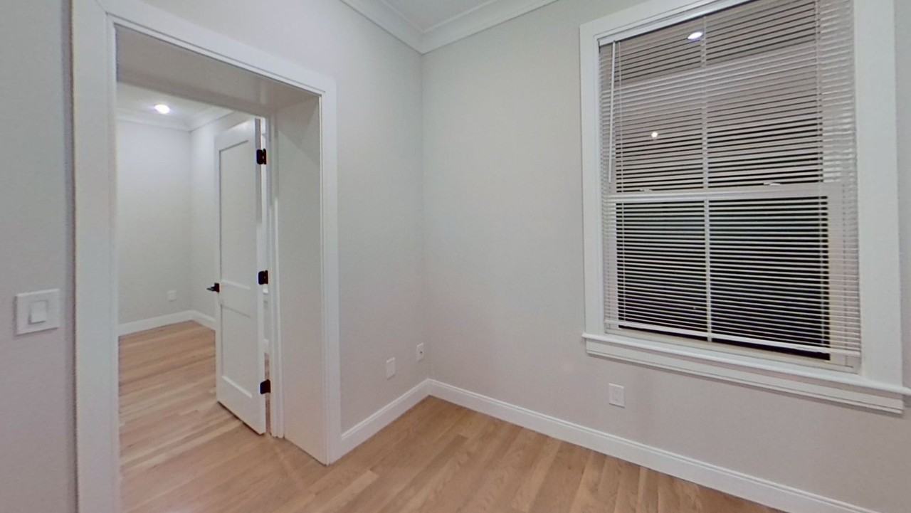 47B Englewood Ave - Photo 5 of 10