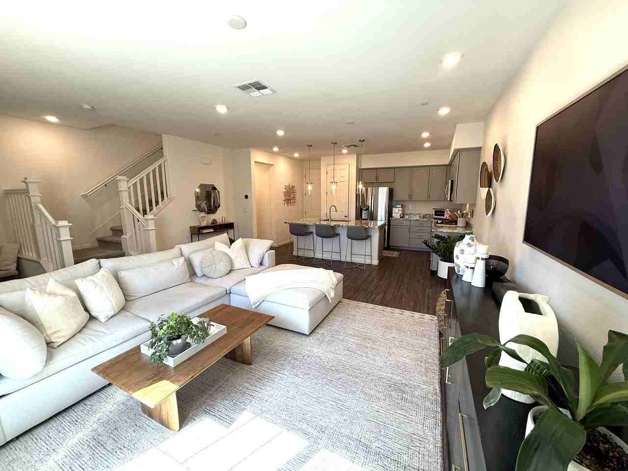 10 Lesina Way - Photo 2 of 20