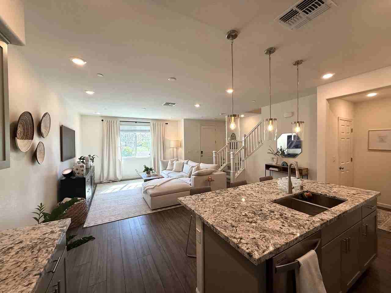 10 Lesina Way - Photo 3 of 20