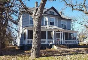 featured image of 723 5th Ave S