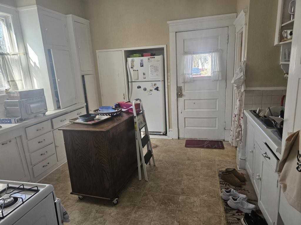 723 5th Ave S - Photo 5 of 18