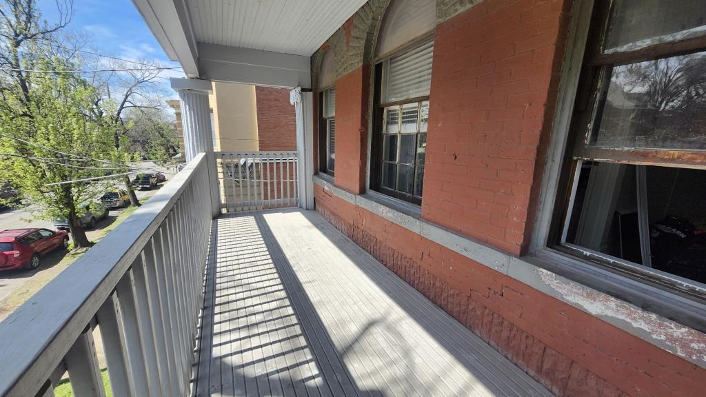 115 W Burnett Ave ##2 - Photo 2 of 18